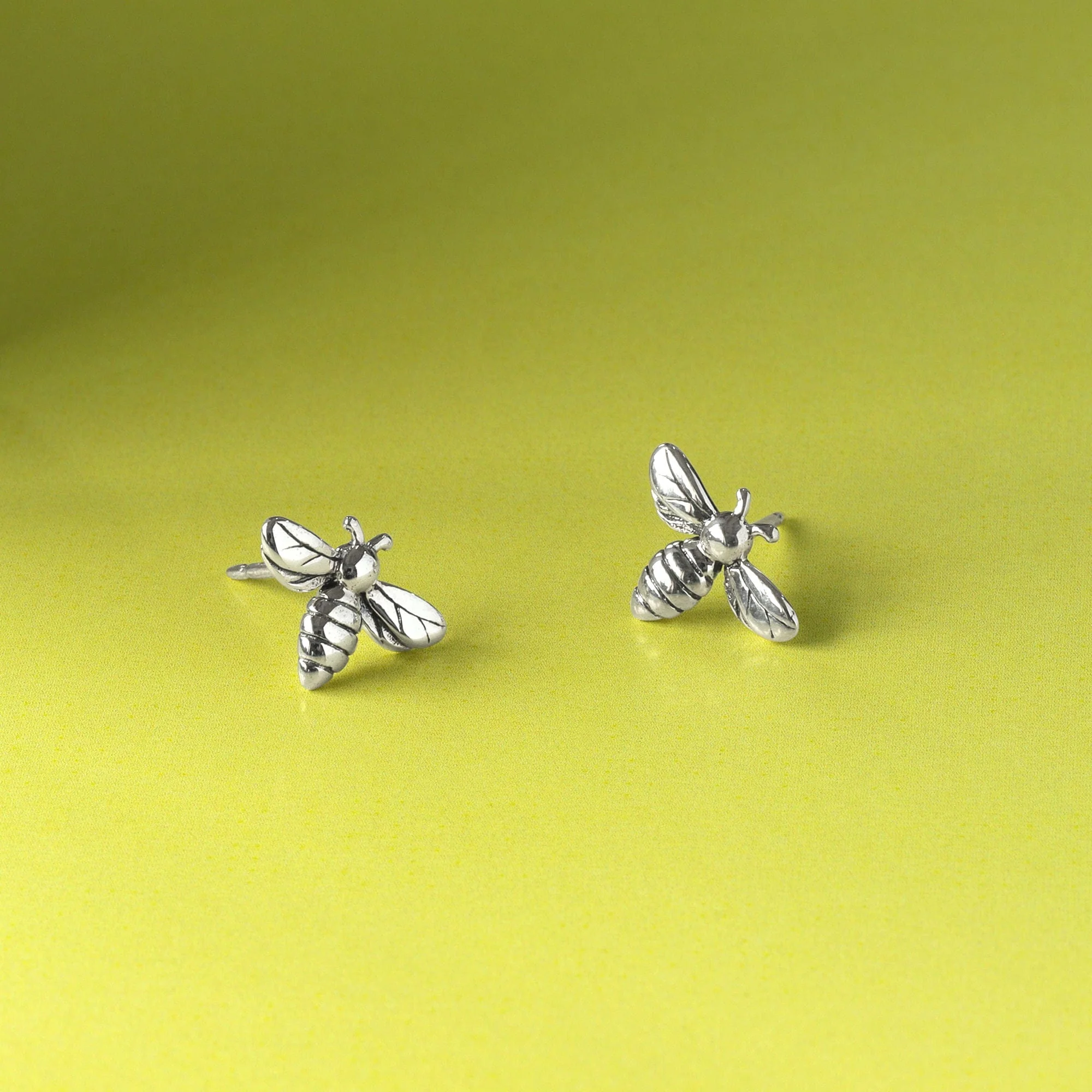 Bumble Bee Stud - Image 3