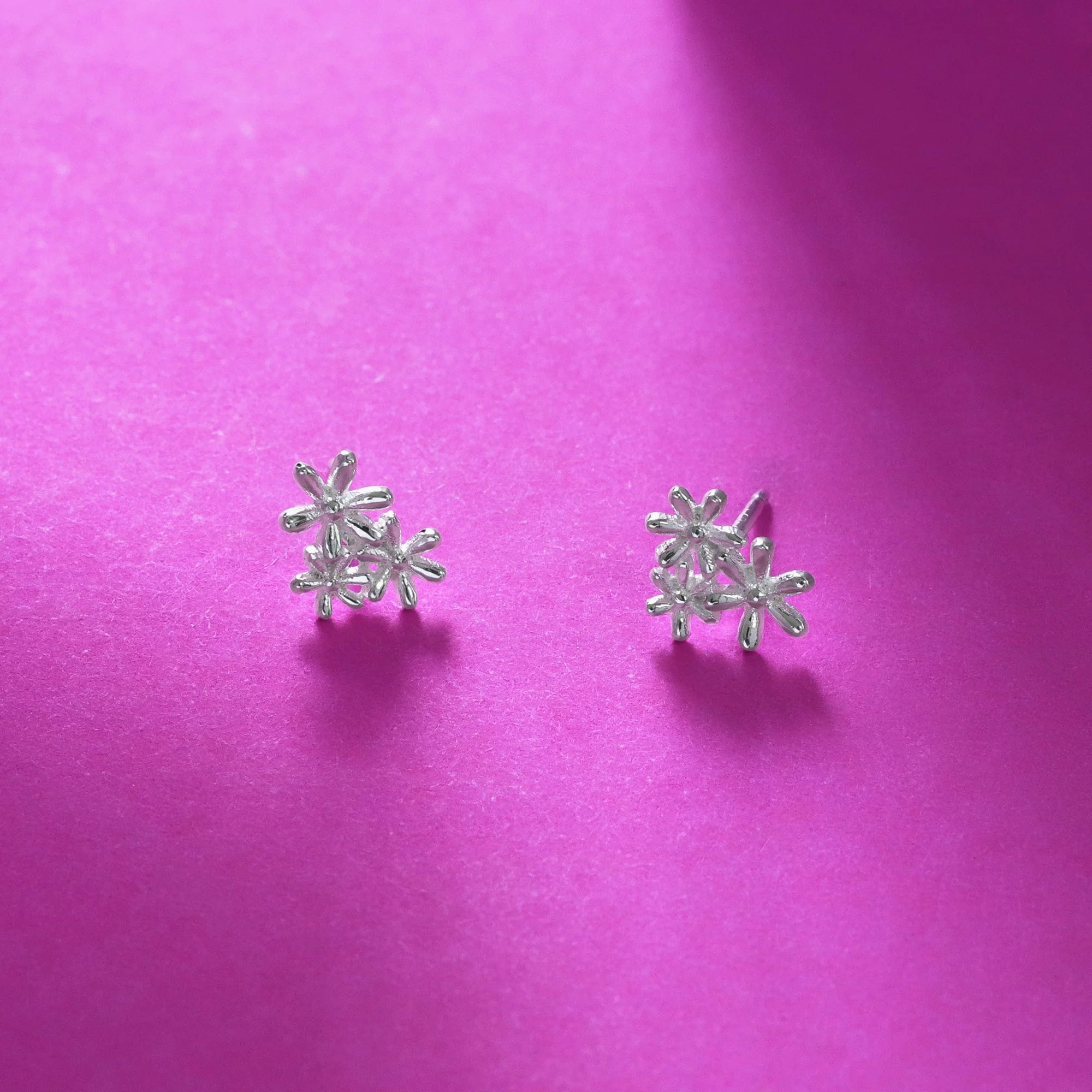 Daisy Flower Bunch Stud Earrings - Image 3