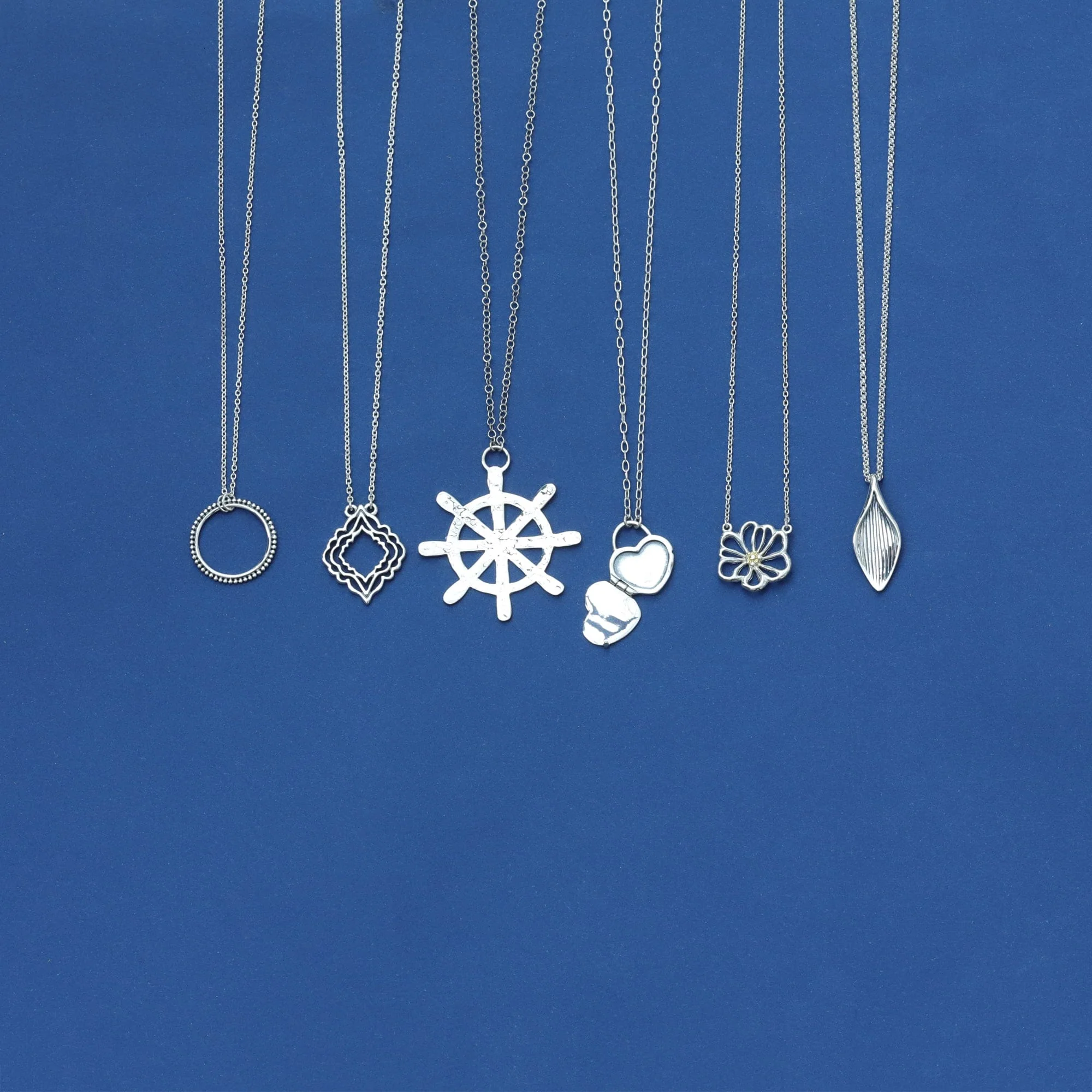 Daisy Flower Necklace with 14K Gold - Image 3