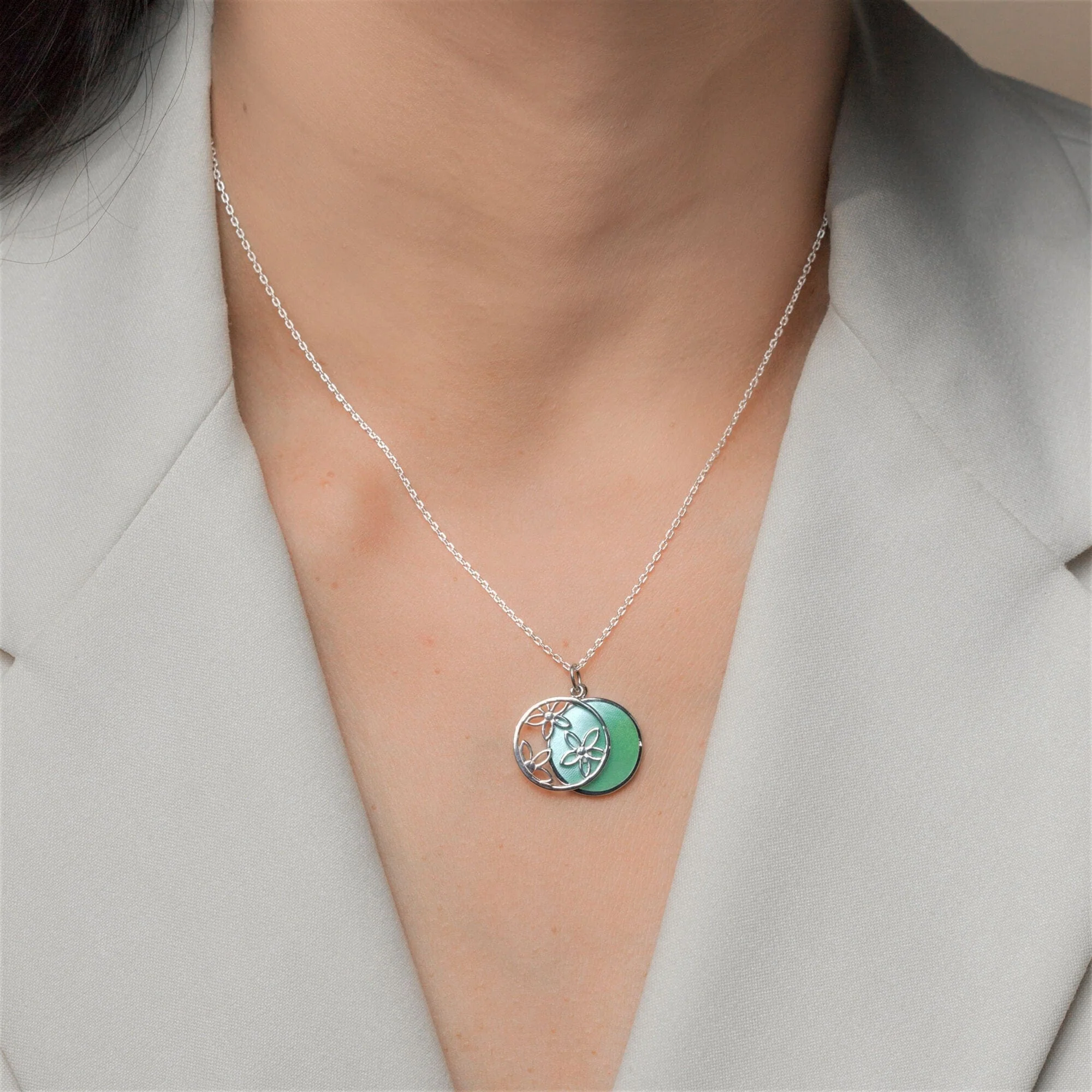 Daisy Flower Pendant with Sliding Green Mother of Pearl Stone Pendant Necklace - Image 3
