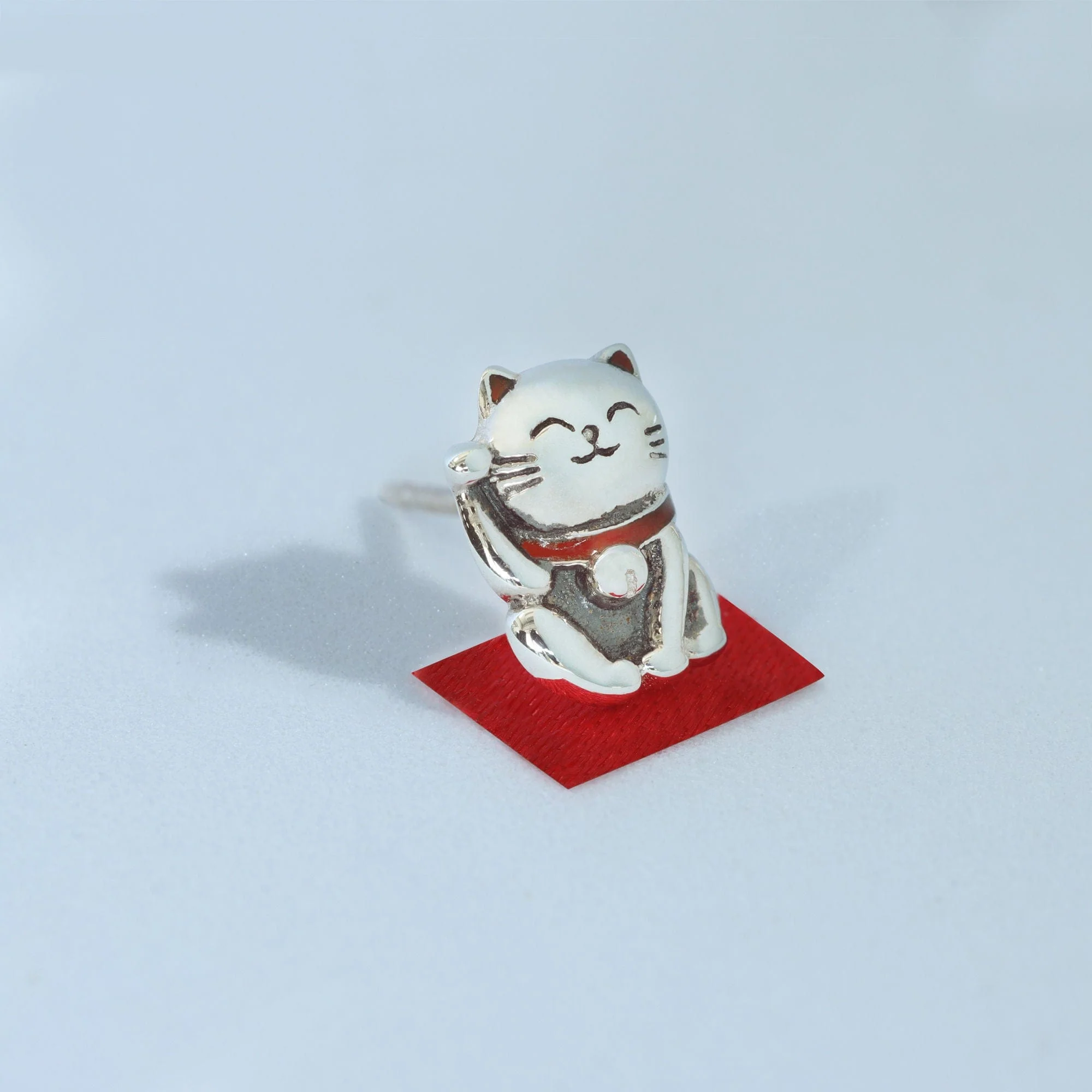 Detailed Maneki Good Luck Cat - Image 6