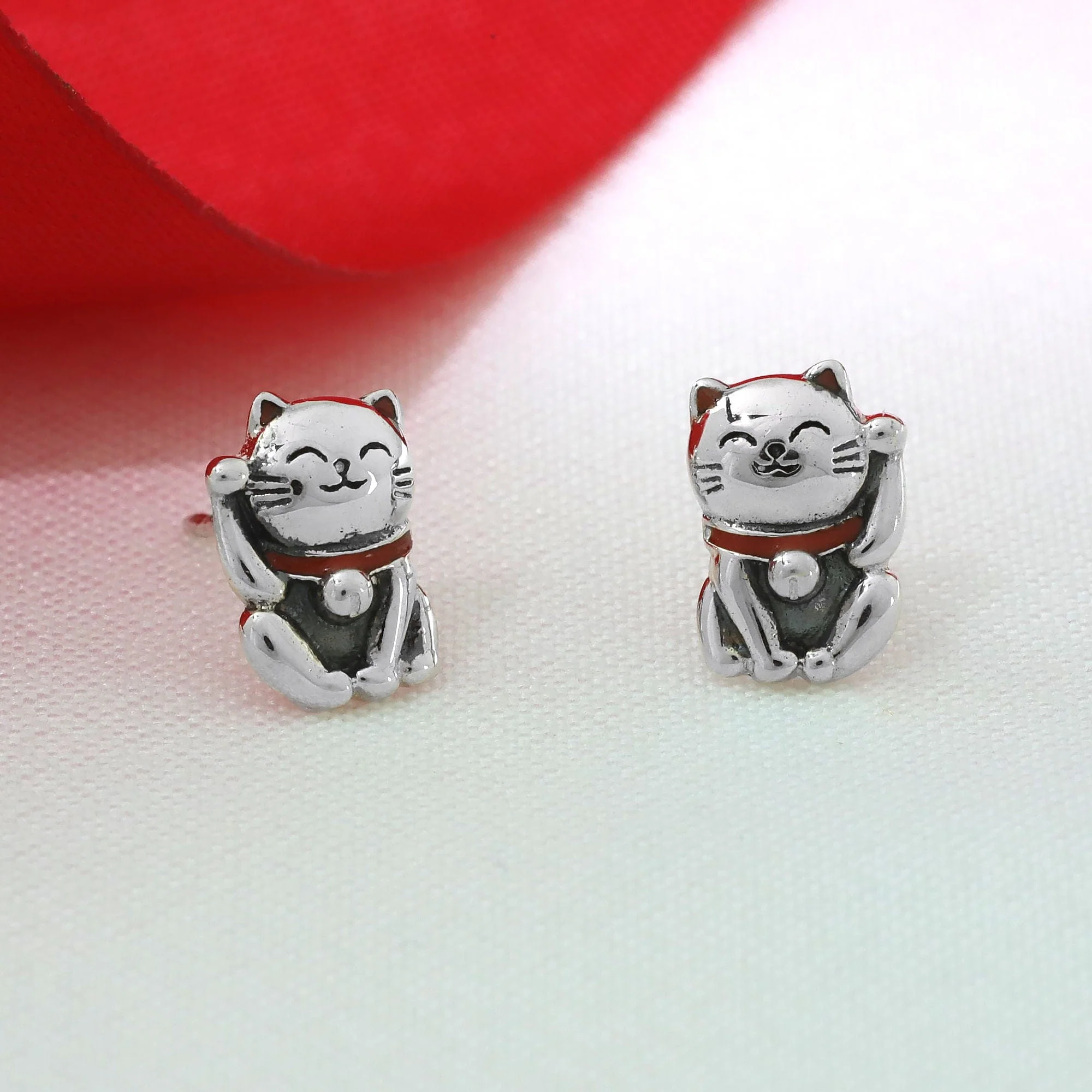 Detailed Maneki Good Luck Cat - Image 8