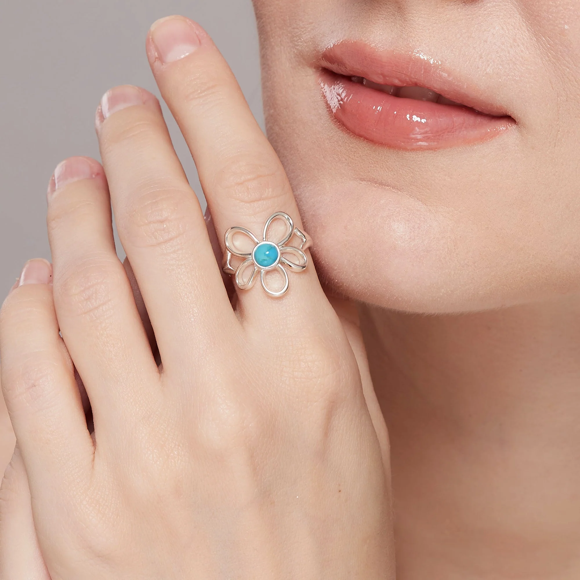 Floral Bloom Ring with Stone - Image 3