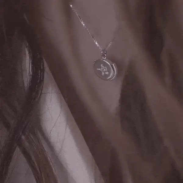 Isla Fan Necklace - Image 4