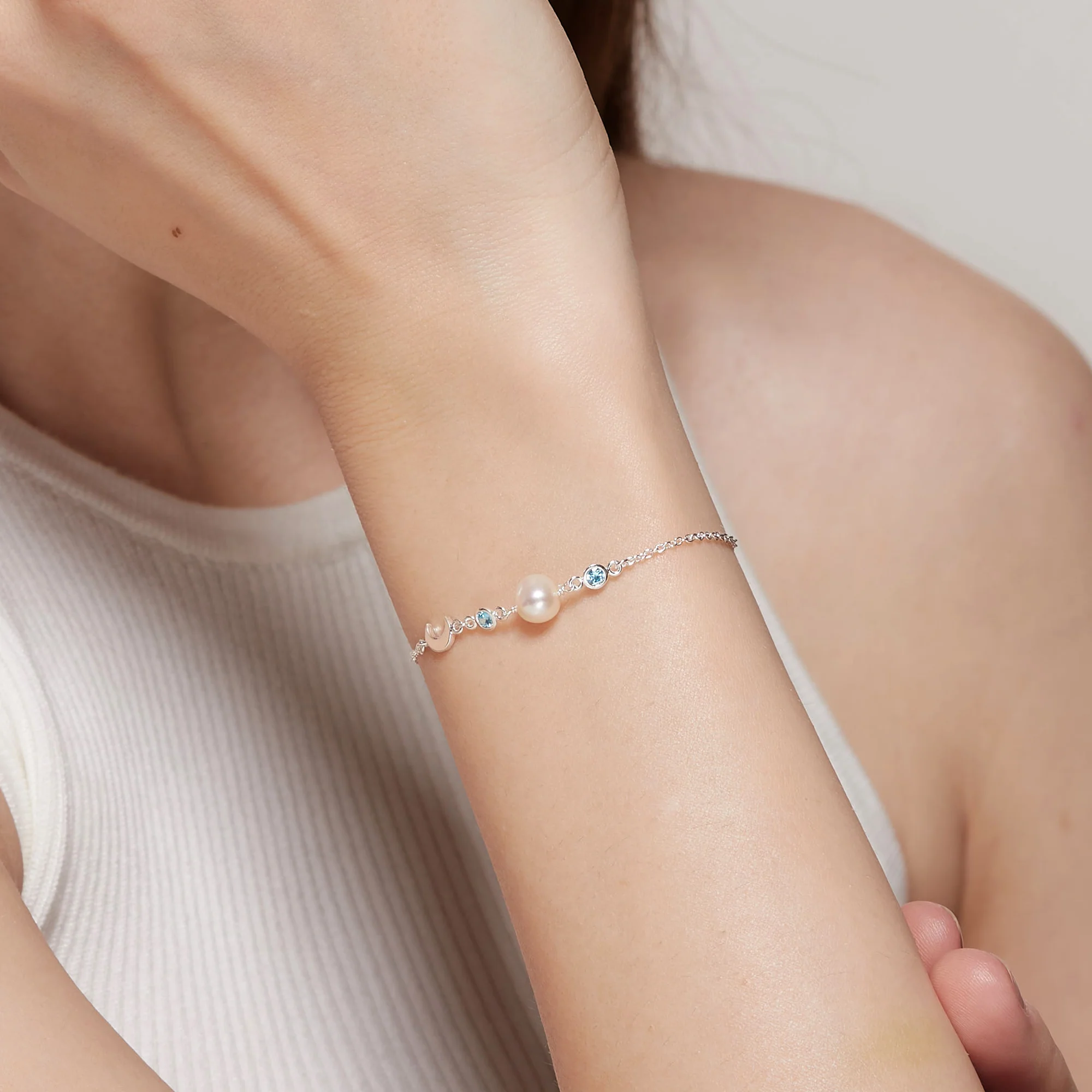 Luna Pearl Bracelet with Stone - Image 3