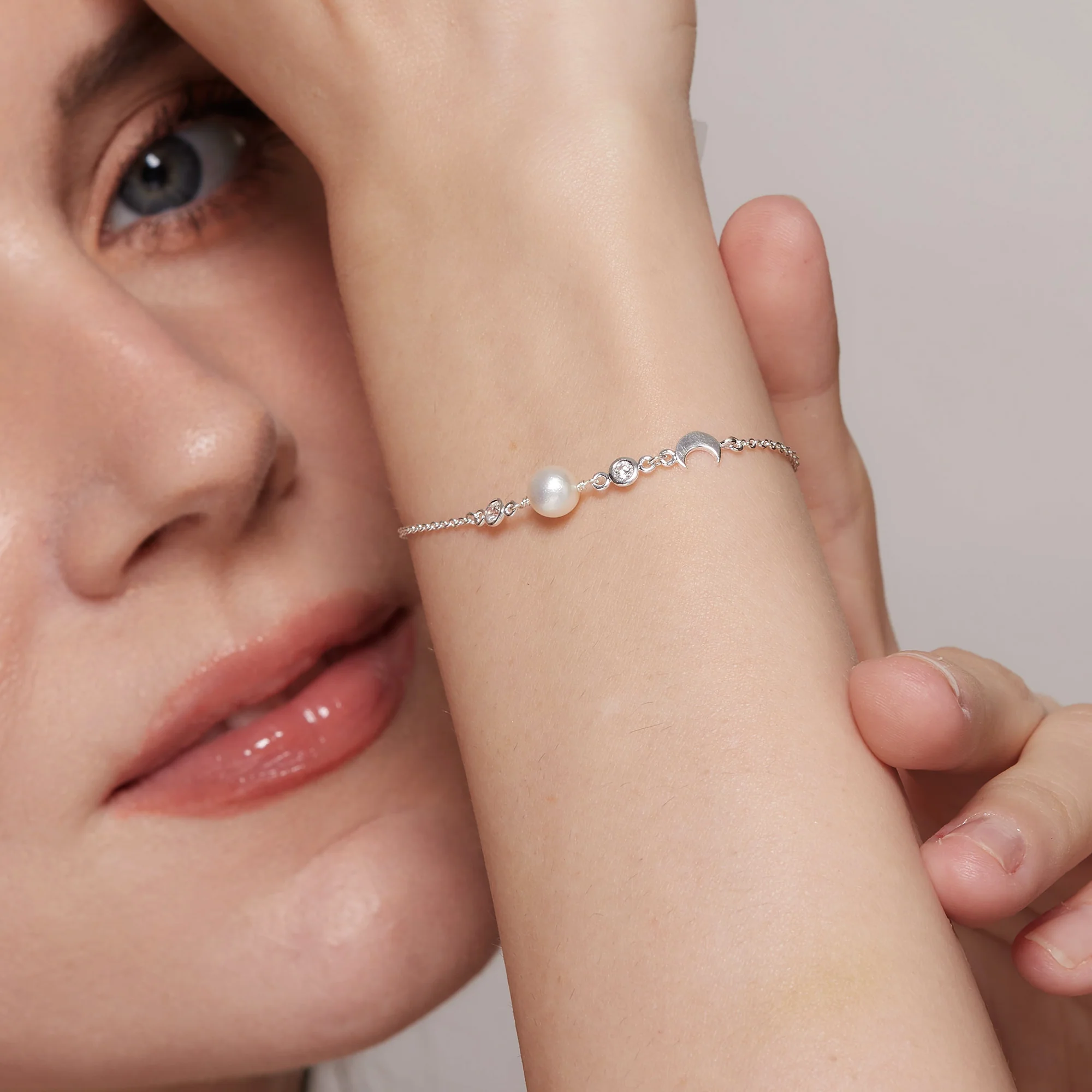 Luna Pearl Bracelet with Stone - Image 5