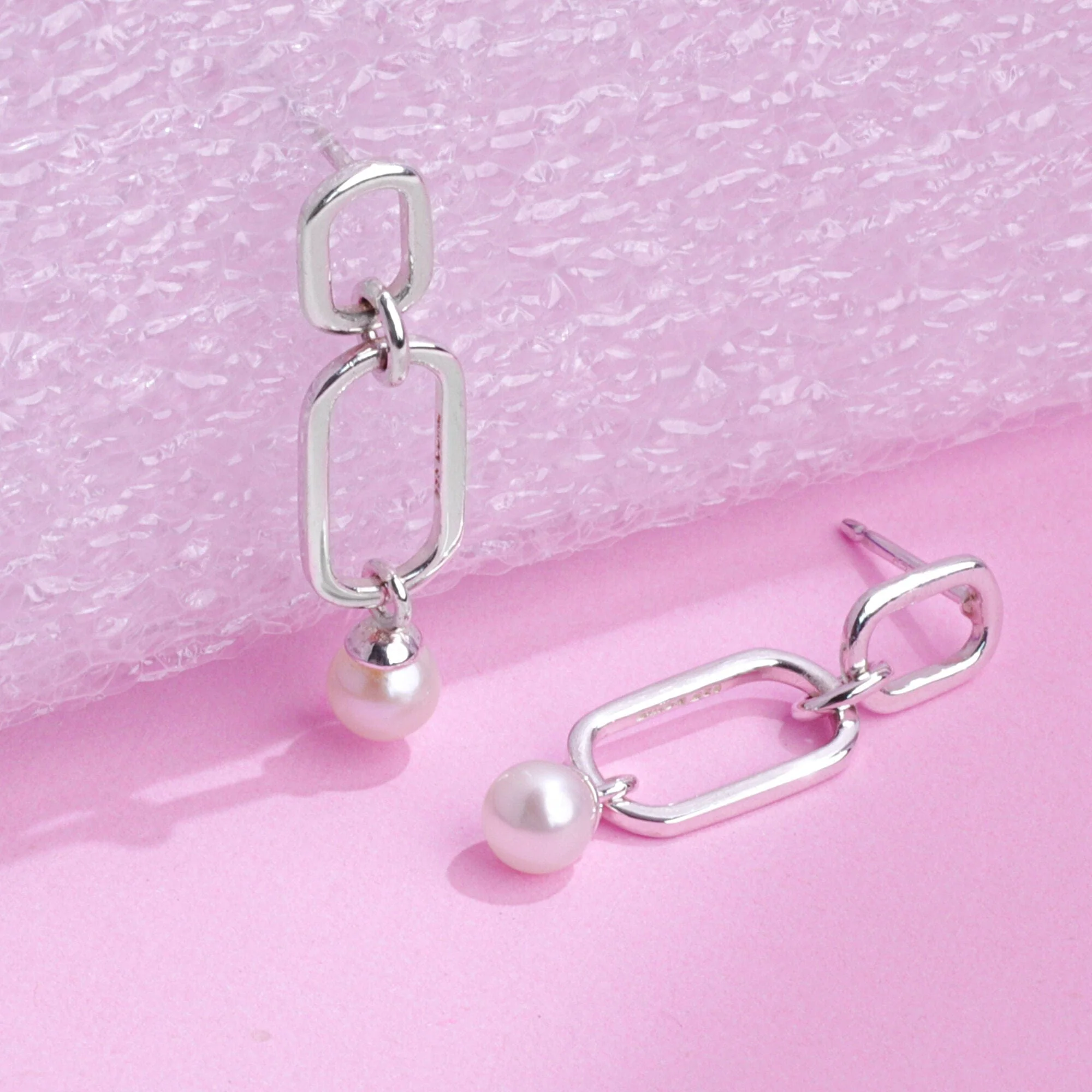 Open Chain Earrings with Pearl - Image 3