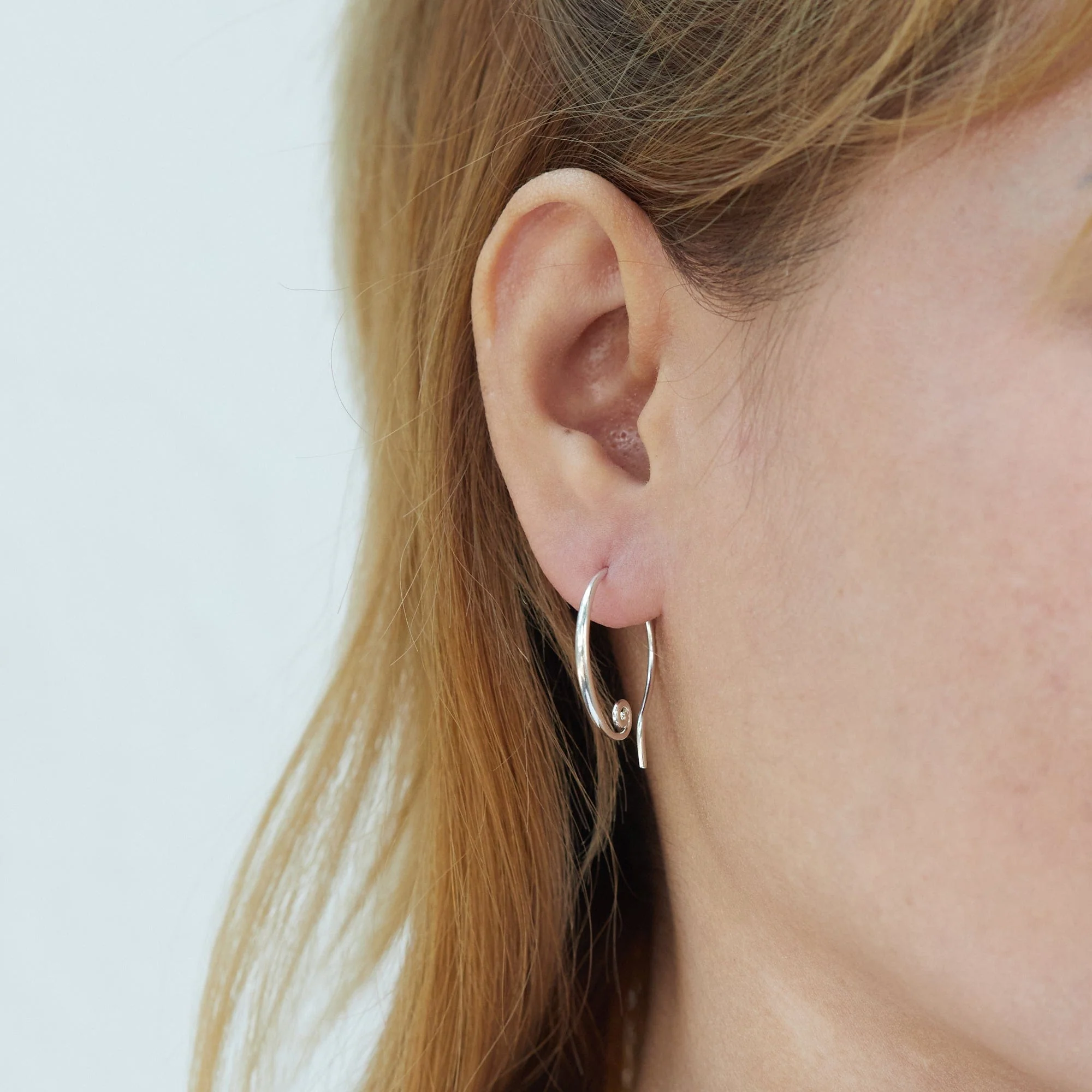 Mini Spiral Pull Through Hoops Earrings - Image 2