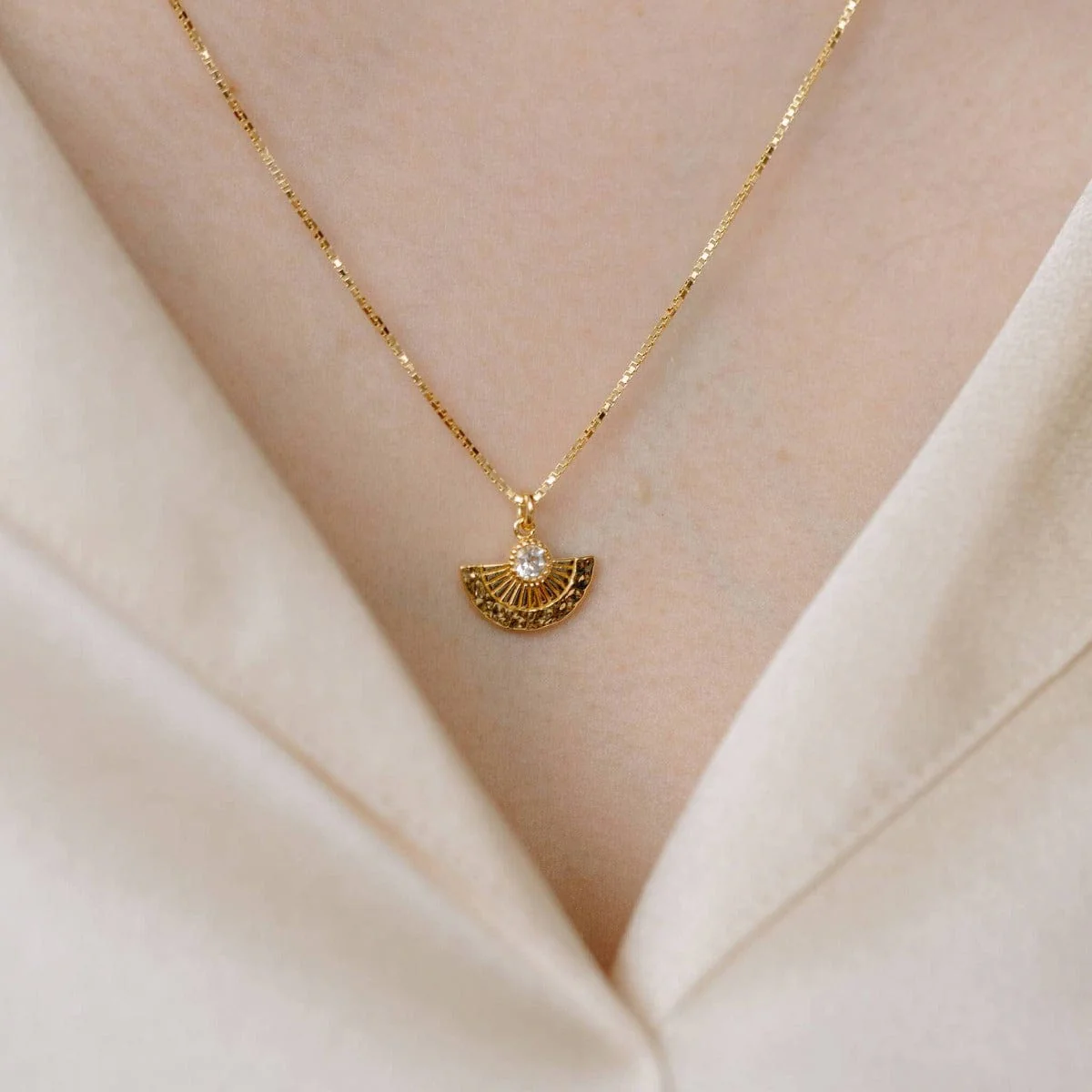 Nia Fan Necklace - Image 4