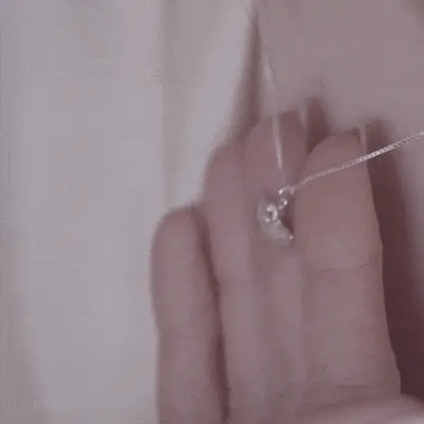 Nia Fan Necklace - Image 5