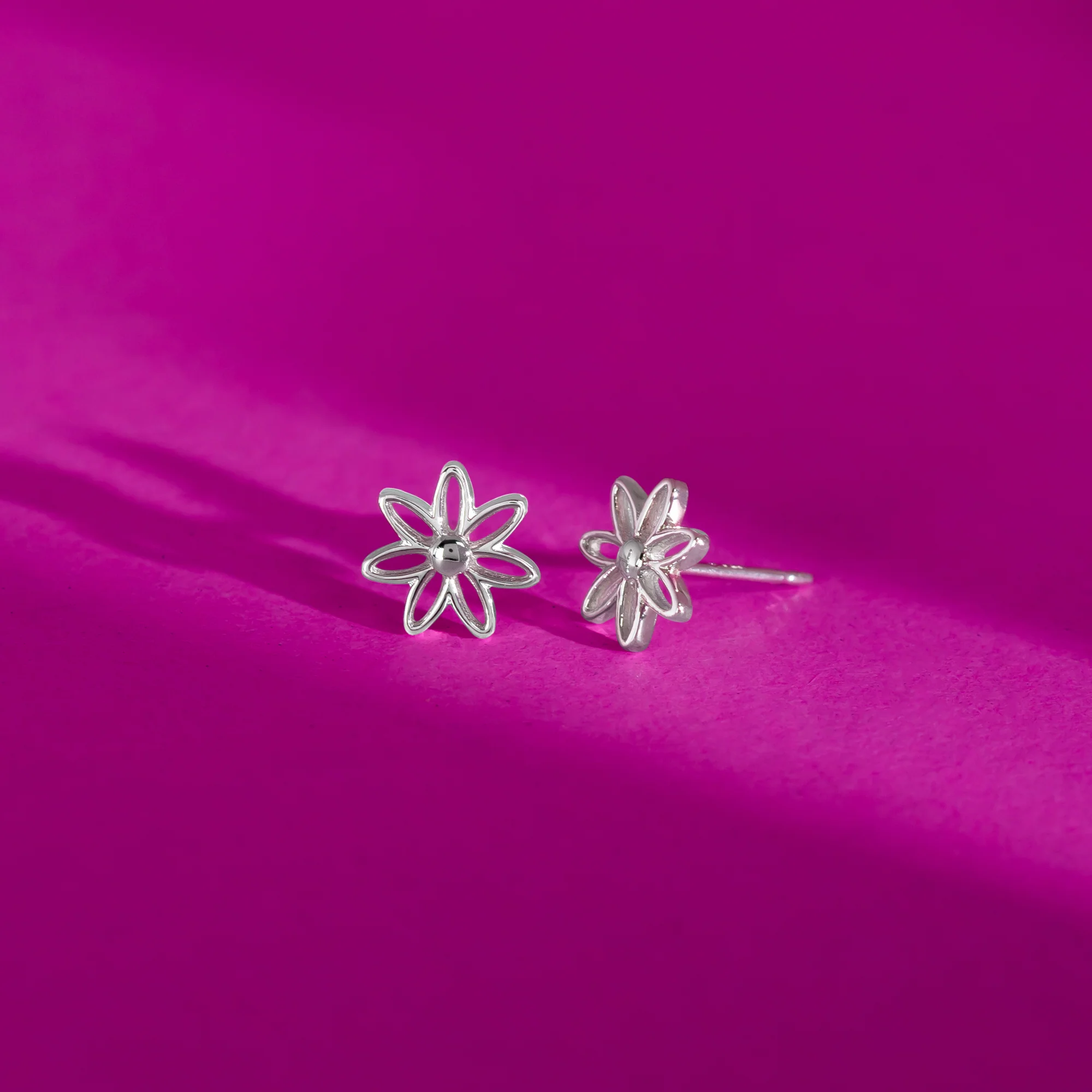 Outline Daisy Flower Studs - Image 3