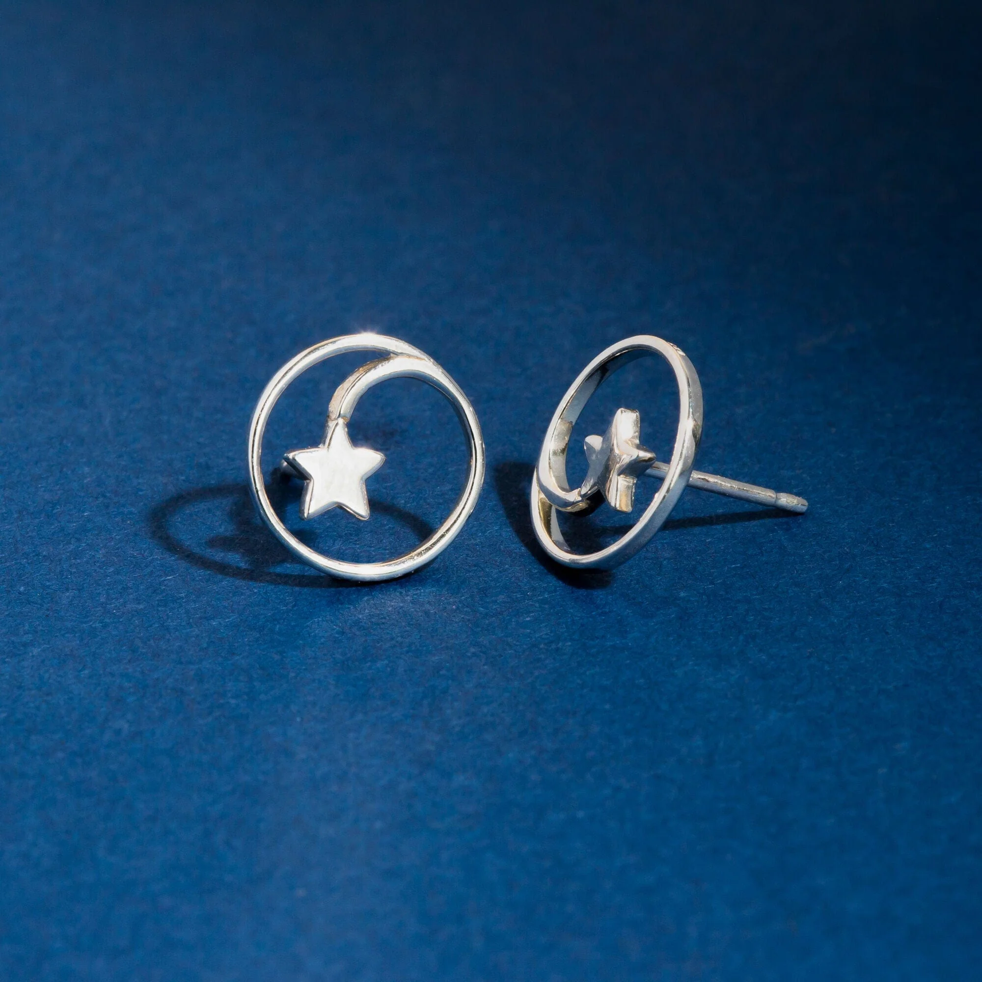 Shooting Star Open Circle Stud Earrings - Image 4