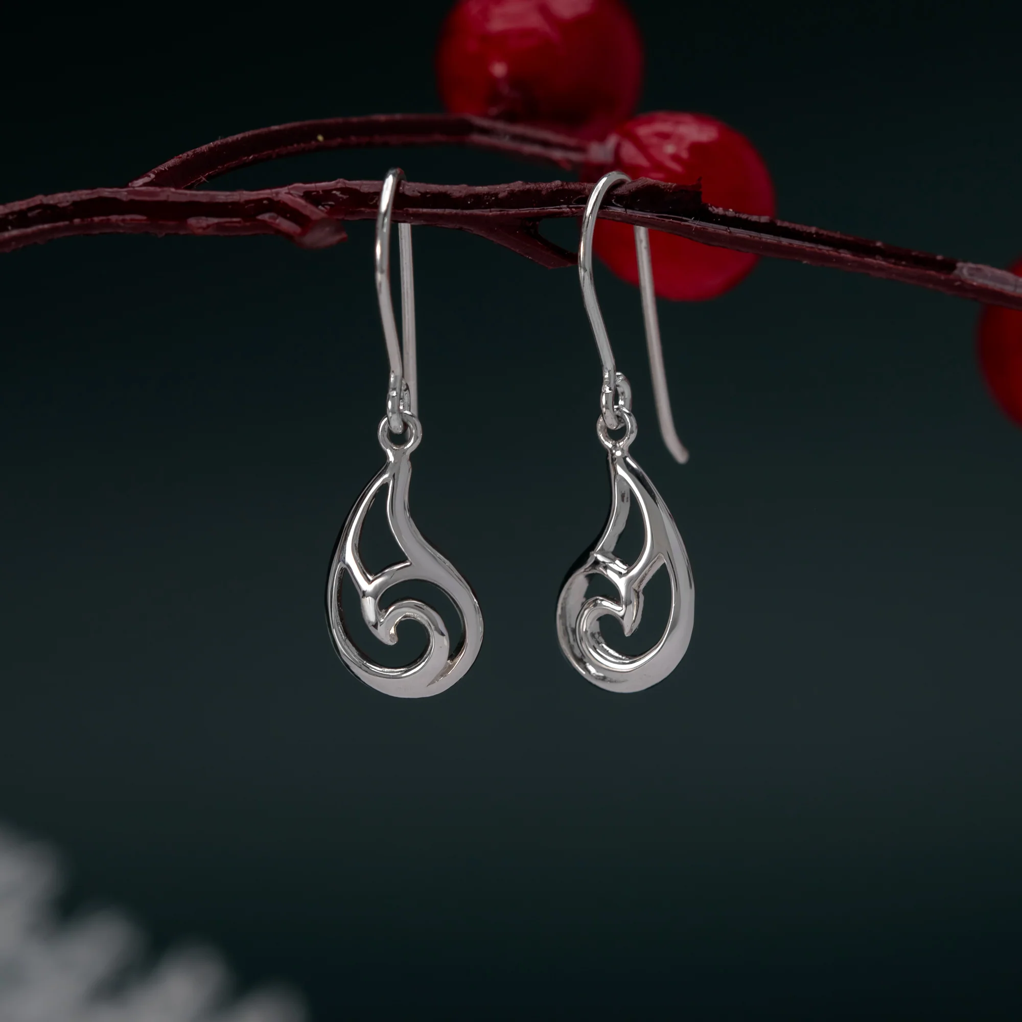Wave Outline Dangle Earrings - Image 3