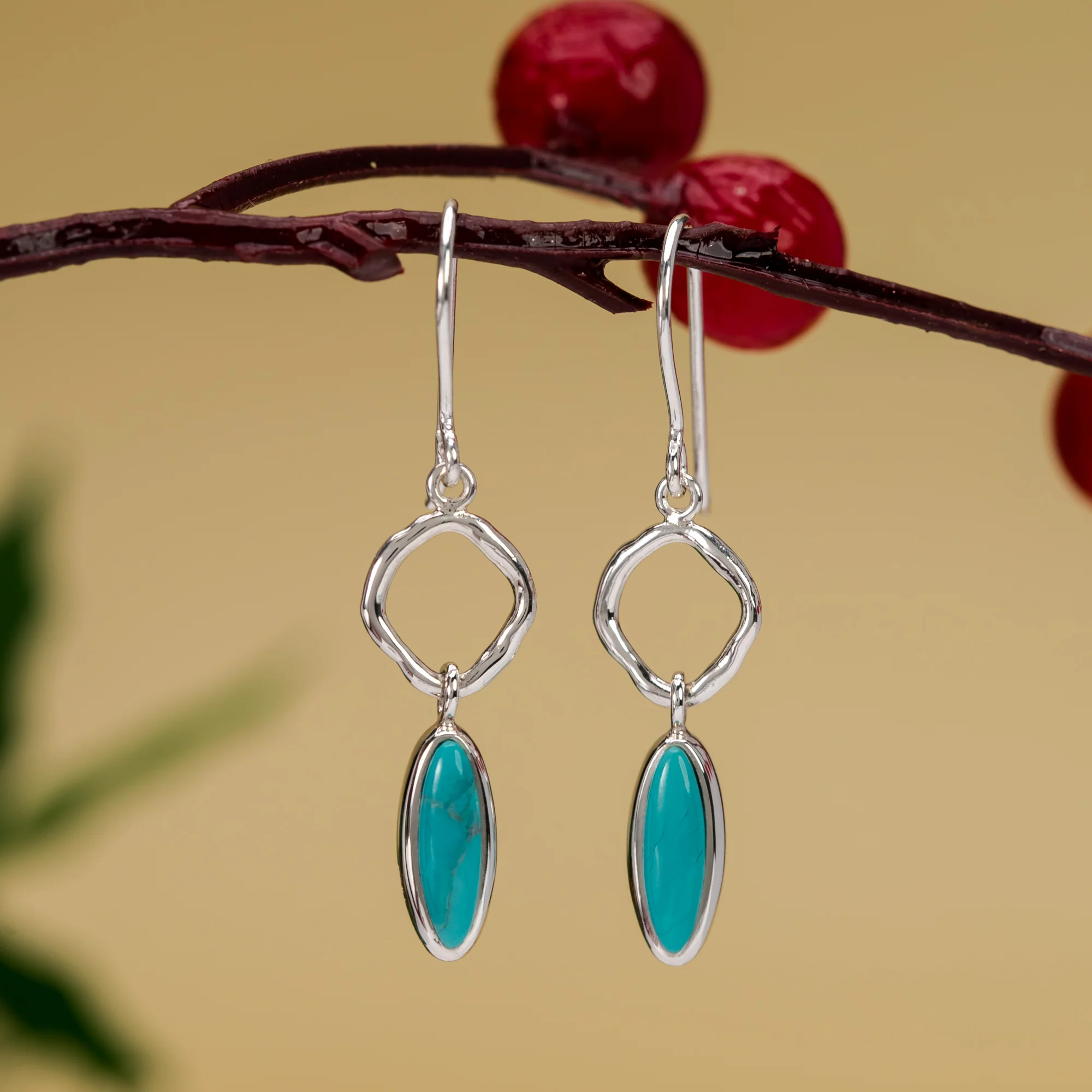 Wavy Link Oval Dangle Earrings with Stone - Image 6